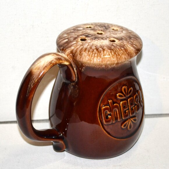 Two Pieces Of Vintage Hull Pottery Brown White Cheese Shaker Creamer - Picture 4 of 12